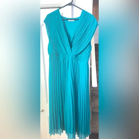 Dress - Picture 1 of 1